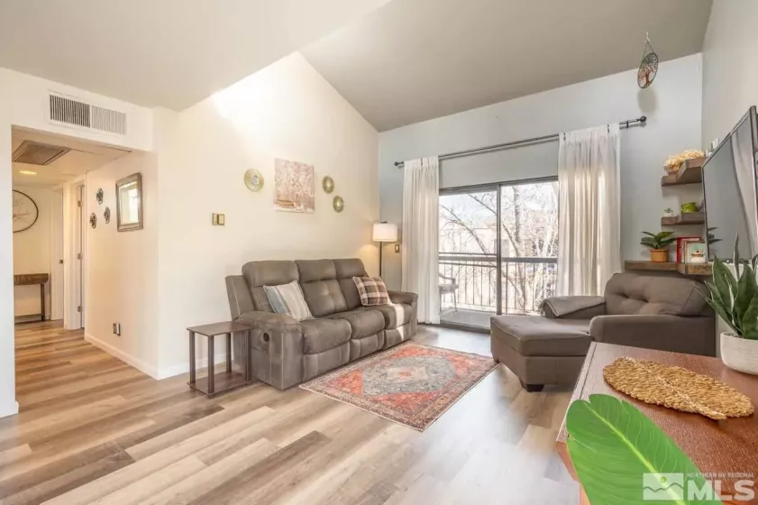 2700 Plumas, Reno, Nevada 89509, 2 Bedrooms Bedrooms, ,2 BathroomsBathrooms,Residential,Residential,Plumas,250004674