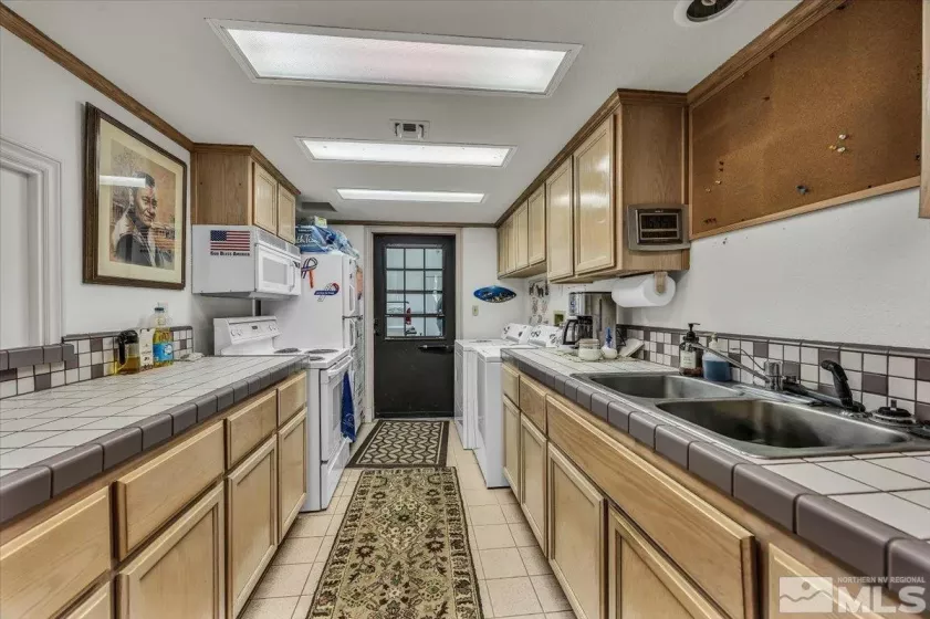 93 Jeffrey Pine, Carson City, Nevada 89705, 9 Bedrooms Bedrooms, ,12 BathroomsBathrooms,Residential,Residential,Jeffrey Pine,250004891