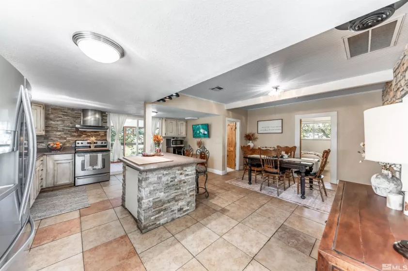 325 Lincoln, Fernley, Nevada 89442, 2 Bedrooms Bedrooms, ,1 BathroomBathrooms,Residential,Residential,Lincoln,240013247