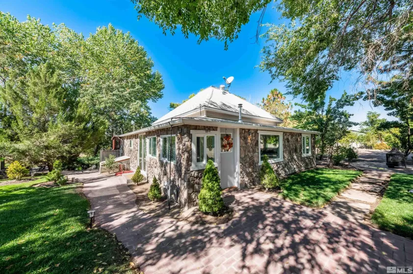 325 Lincoln, Fernley, Nevada 89442, 2 Bedrooms Bedrooms, ,1 BathroomBathrooms,Residential,Residential,Lincoln,240013247