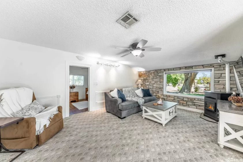 325 Lincoln, Fernley, Nevada 89442, 2 Bedrooms Bedrooms, ,1 BathroomBathrooms,Residential,Residential,Lincoln,240013247