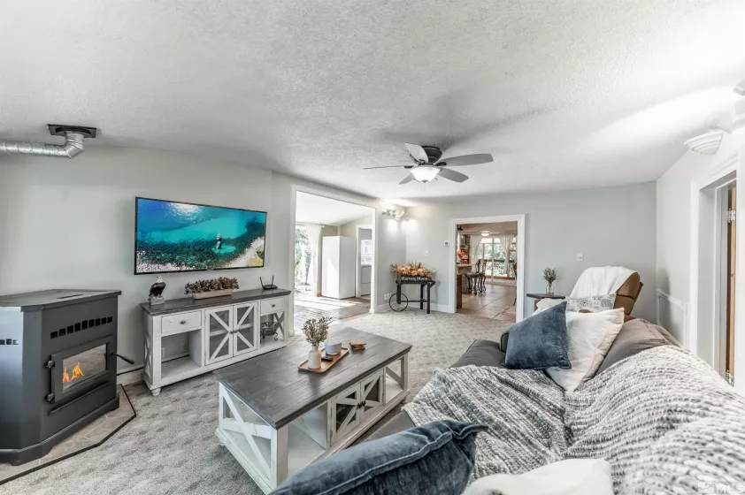 325 Lincoln, Fernley, Nevada 89442, 2 Bedrooms Bedrooms, ,1 BathroomBathrooms,Residential,Residential,Lincoln,240013247