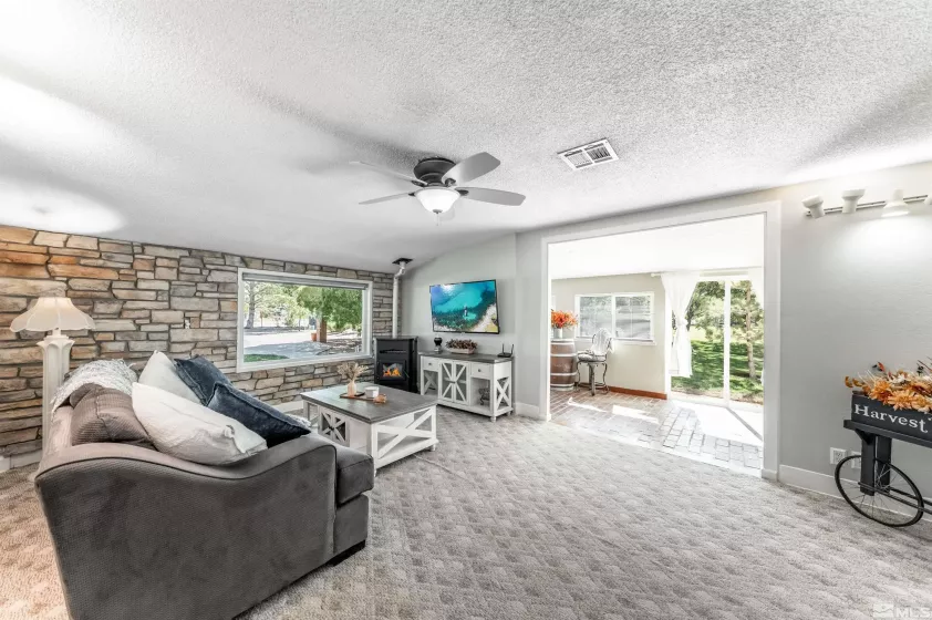 325 Lincoln, Fernley, Nevada 89442, 2 Bedrooms Bedrooms, ,1 BathroomBathrooms,Residential,Residential,Lincoln,240013247
