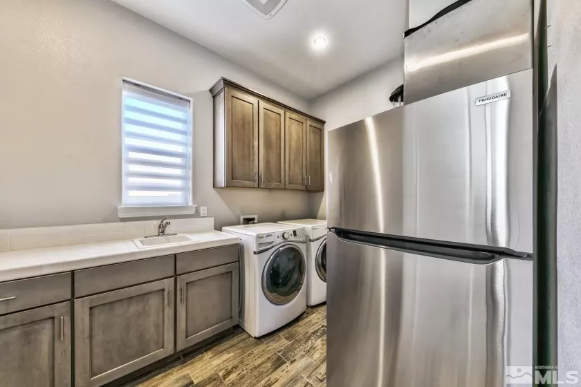 9895 Gainsborough, Reno, Nevada 89521, 5 Bedrooms Bedrooms, ,5 BathroomsBathrooms,Residential,Residential,Gainsborough,250004841