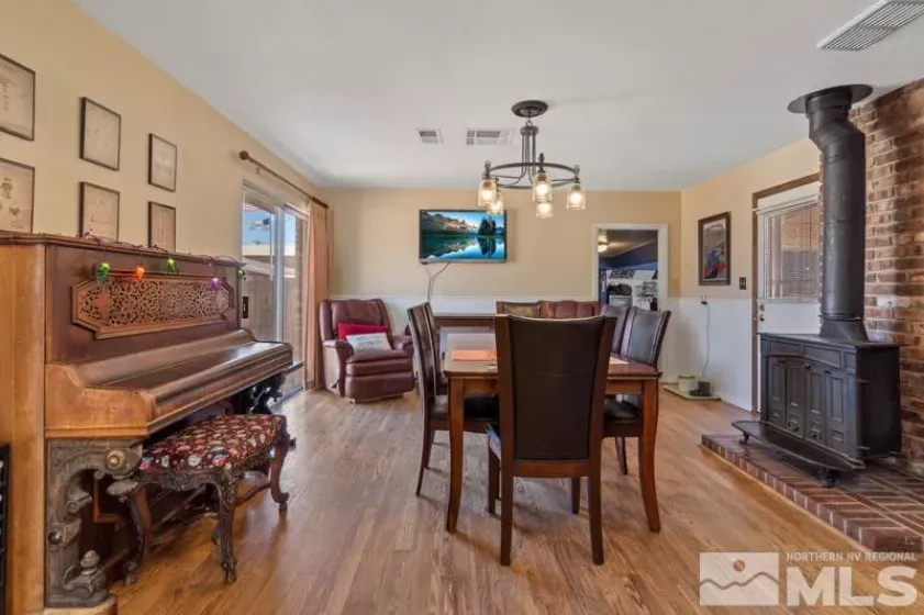 613 Ivy, Carson City, Nevada 89703, 3 Bedrooms Bedrooms, ,2 BathroomsBathrooms,Residential,Residential,Ivy,240013721