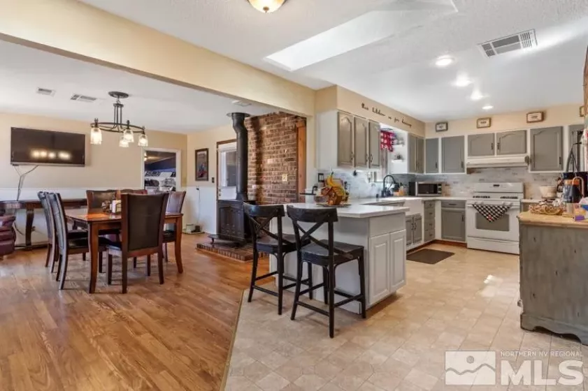 613 Ivy, Carson City, Nevada 89703, 3 Bedrooms Bedrooms, ,2 BathroomsBathrooms,Residential,Residential,Ivy,240013721