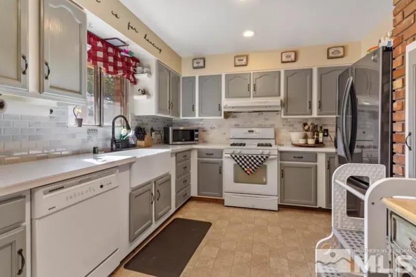 613 Ivy, Carson City, Nevada 89703, 3 Bedrooms Bedrooms, ,2 BathroomsBathrooms,Residential,Residential,Ivy,240013721