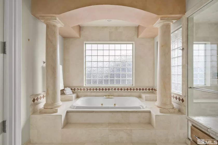 Secondary En-Suite Bath