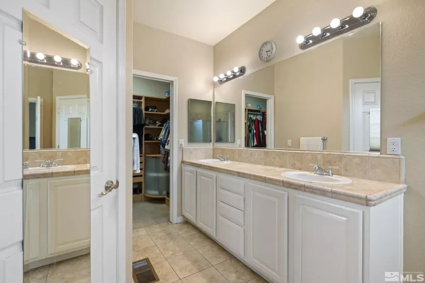 6658 Abbotswood, Sparks, Nevada 89436, 4 Bedrooms Bedrooms, ,3 BathroomsBathrooms,Residential,Residential,Abbotswood,240010940