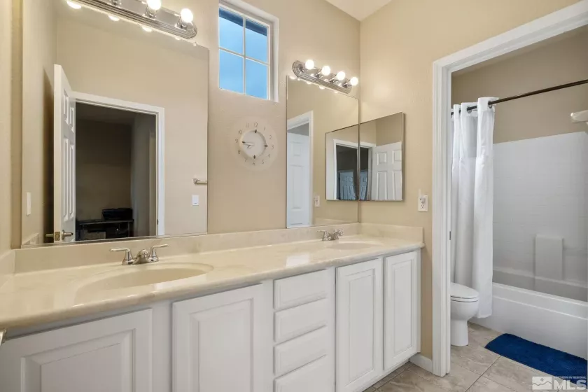 6658 Abbotswood, Sparks, Nevada 89436, 4 Bedrooms Bedrooms, ,3 BathroomsBathrooms,Residential,Residential,Abbotswood,240010940
