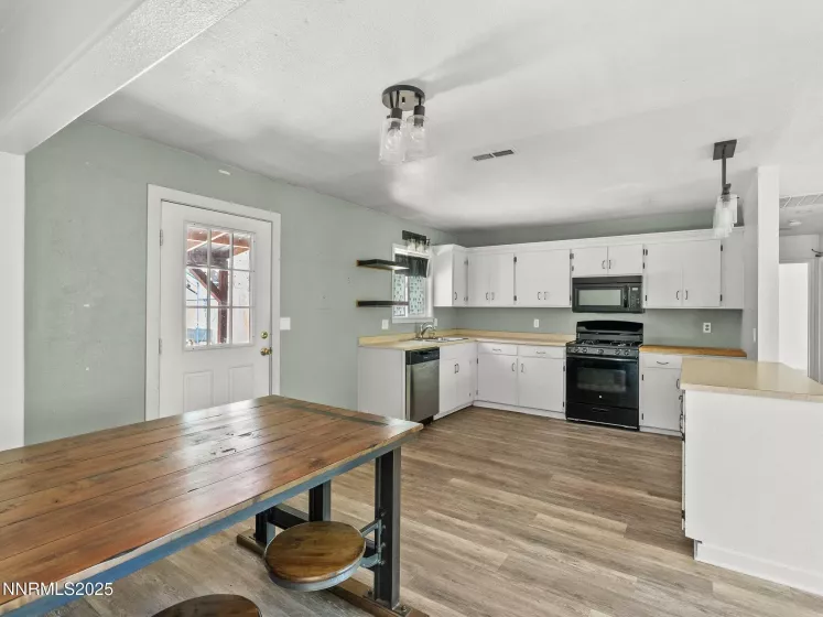 1713 Tionontati, South Lake Tahoe, California 96150, 3 Bedrooms Bedrooms, ,2 BathroomsBathrooms,Residential,Residential,Tionontati,250003088