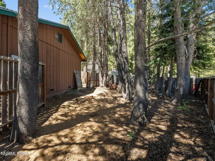 1713 Tionontati, South Lake Tahoe, California 96150, 3 Bedrooms Bedrooms, ,2 BathroomsBathrooms,Residential,Residential,Tionontati,250003088