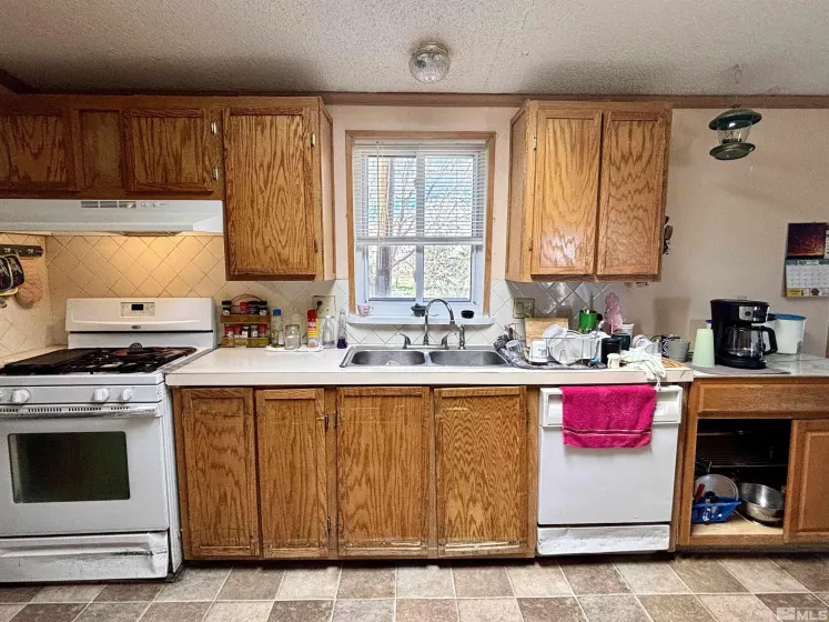 4055 US HWY 95, Winnemucca, Nevada 89445, 4 Bedrooms Bedrooms, ,2 BathroomsBathrooms,Residential,Residential,US HWY 95,250003784