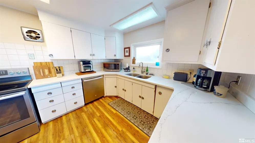 60 Stateline, Mc Dermitt, Nevada 89421, 3 Bedrooms Bedrooms, ,3 BathroomsBathrooms,Residential,Residential,Stateline,230013505