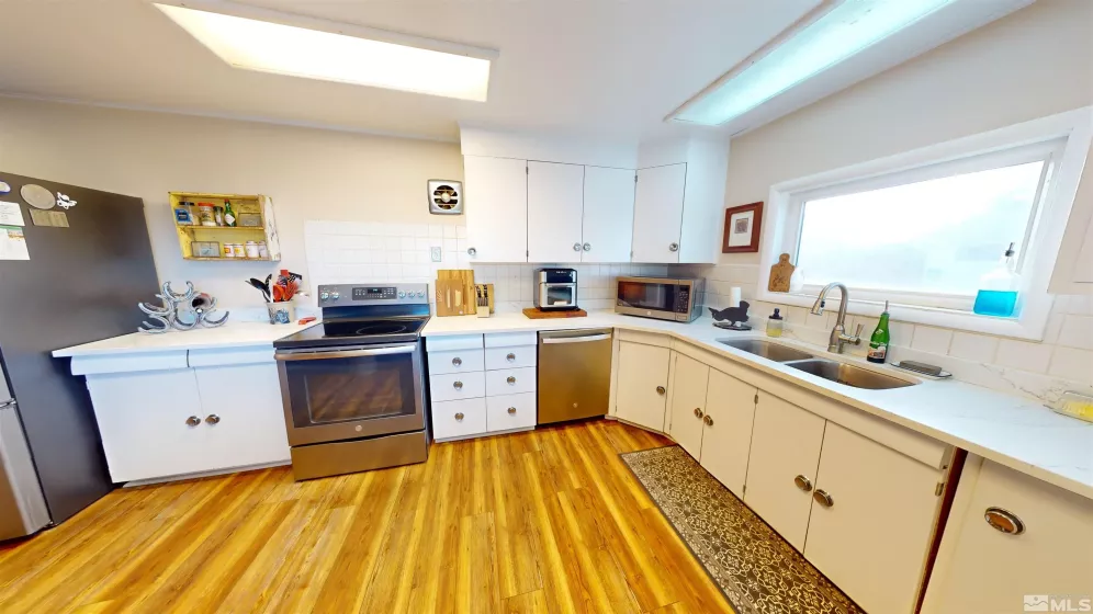60 Stateline, Mc Dermitt, Nevada 89421, 3 Bedrooms Bedrooms, ,3 BathroomsBathrooms,Residential,Residential,Stateline,230013505