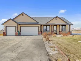 310 Eagle, Smith, Nevada 89430, 4 Bedrooms Bedrooms, ,3 BathroomsBathrooms,Residential,Residential,Eagle,240002305
