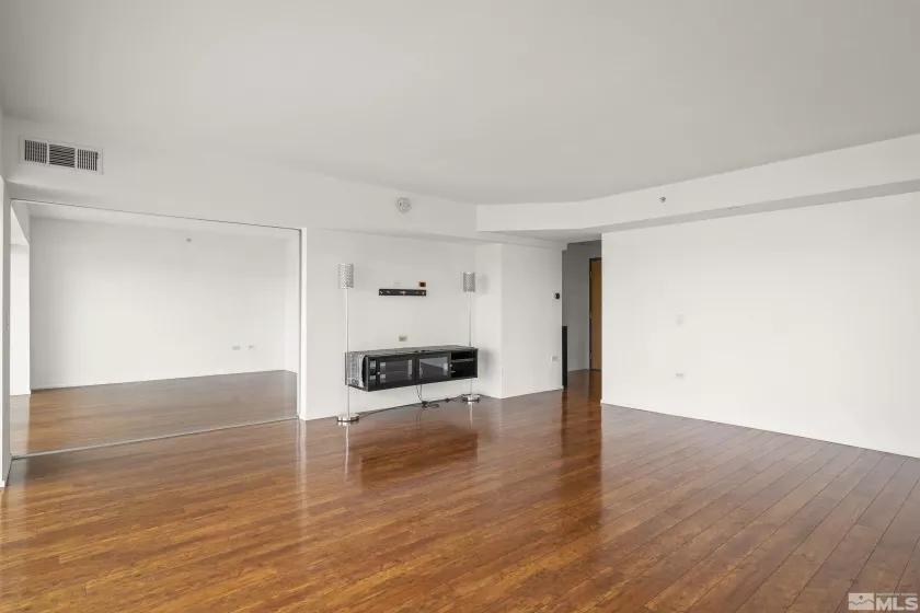 255 Sierra, Reno, Nevada 89501, 1 Bedroom Bedrooms, ,1 BathroomBathrooms,Residential,Residential,Sierra,250004254