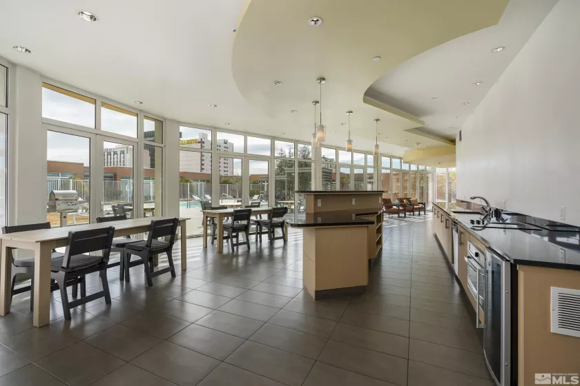 255 Sierra, Reno, Nevada 89501, 1 Bedroom Bedrooms, ,1 BathroomBathrooms,Residential,Residential,Sierra,250004254