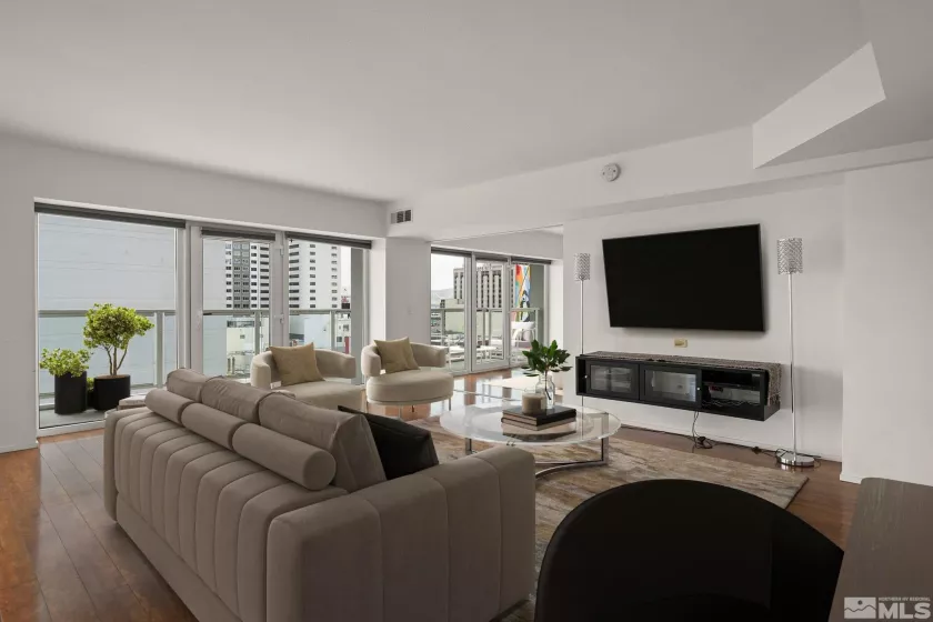 255 Sierra, Reno, Nevada 89501, 1 Bedroom Bedrooms, ,1 BathroomBathrooms,Residential,Residential,Sierra,250004254