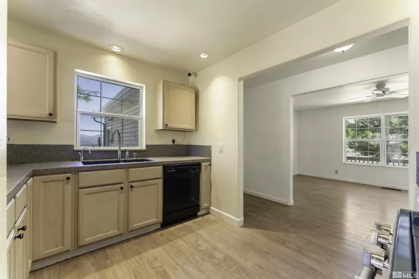 15075 Gooding, Reno, Nevada 89508, 4 Bedrooms Bedrooms, ,3 BathroomsBathrooms,Residential,Residential,Gooding,240009662