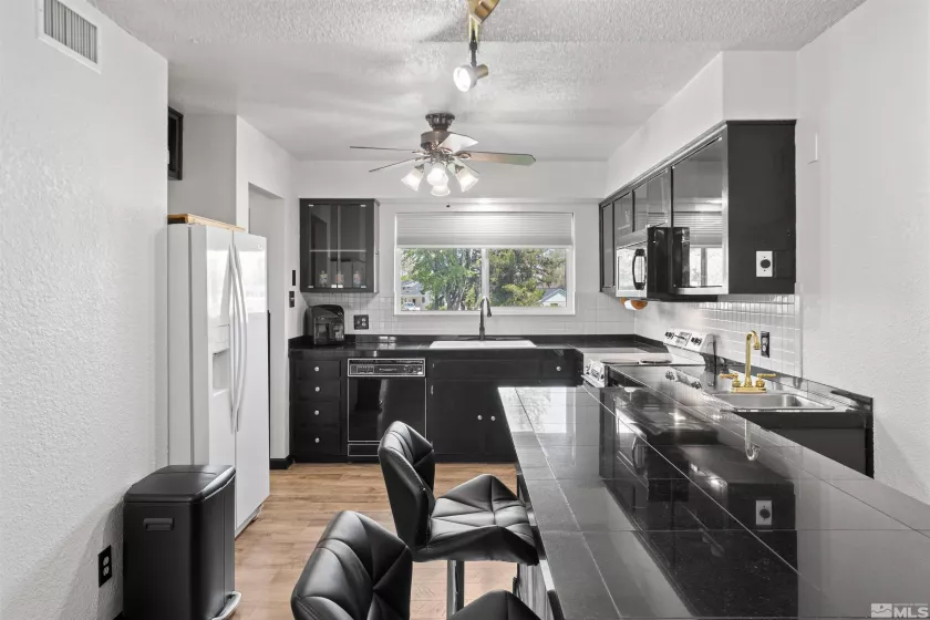 124 Smithridge, Reno, Nevada 89502, 2 Bedrooms Bedrooms, ,2 BathroomsBathrooms,Residential,Residential,Smithridge,250006231