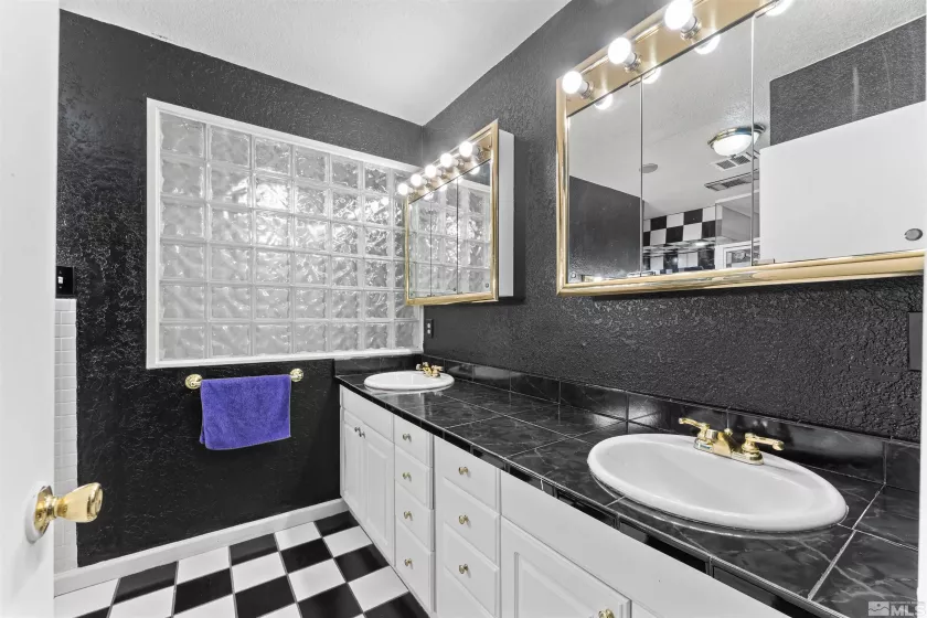 124 Smithridge, Reno, Nevada 89502, 2 Bedrooms Bedrooms, ,2 BathroomsBathrooms,Residential,Residential,Smithridge,250006231