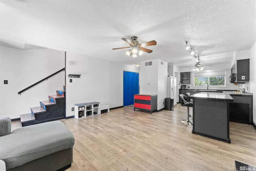 124 Smithridge, Reno, Nevada 89502, 2 Bedrooms Bedrooms, ,2 BathroomsBathrooms,Residential,Residential,Smithridge,250006231