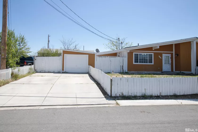 13292 Mount Whitney, Reno, Nevada 89506, 3 Bedrooms Bedrooms, ,1 BathroomBathrooms,Residential,Residential,Mount Whitney,250006239