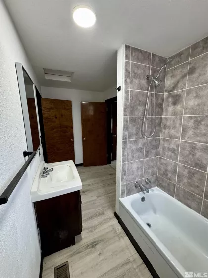 1124 Avenue H, Ely, Nevada 89301, 3 Bedrooms Bedrooms, ,1 BathroomBathrooms,Residential,Residential,Avenue H,250006242
