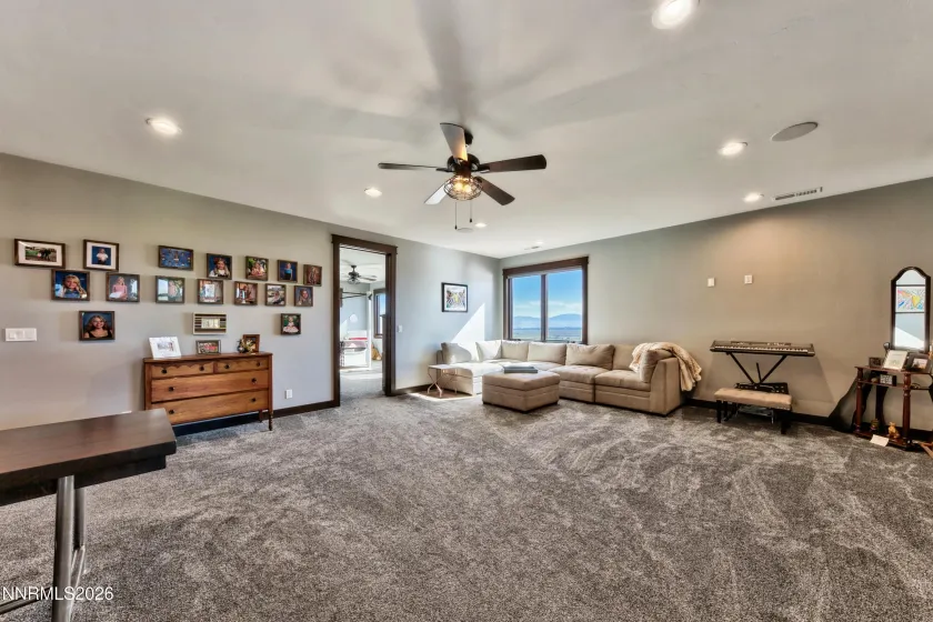 main level en suite/office
