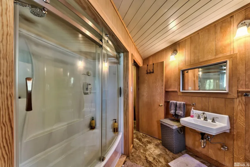 en suite bath upstairs