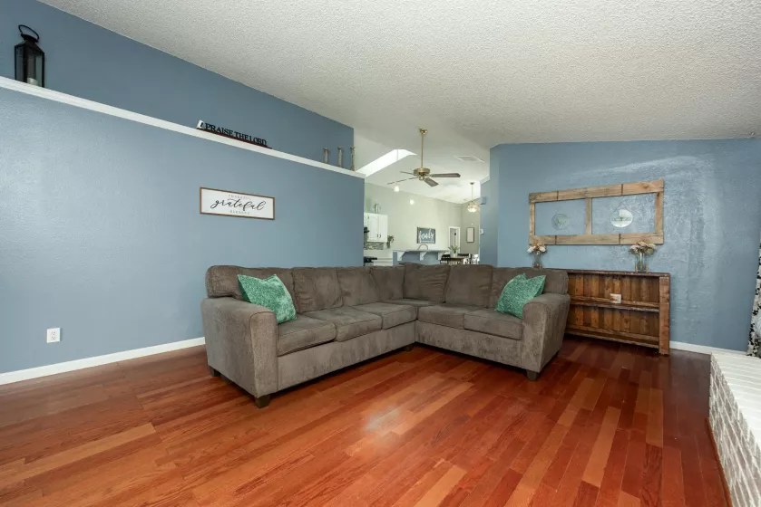1357 Victoria, Gardnerville, Nevada 89460, 3 Bedrooms Bedrooms, ,2 BathroomsBathrooms,Residential,Residential,Victoria,250006256