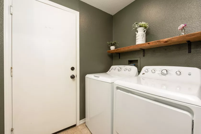 1357 Victoria, Gardnerville, Nevada 89460, 3 Bedrooms Bedrooms, ,2 BathroomsBathrooms,Residential,Residential,Victoria,250006256