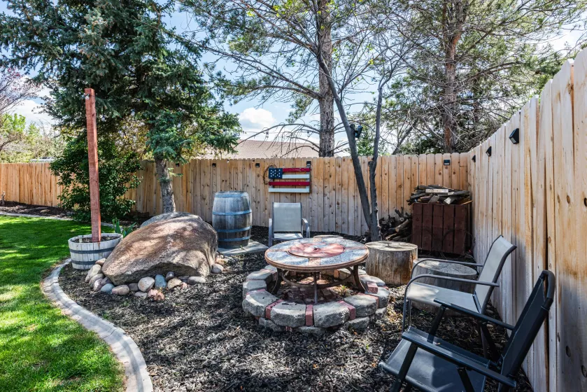 1357 Victoria, Gardnerville, Nevada 89460, 3 Bedrooms Bedrooms, ,2 BathroomsBathrooms,Residential,Residential,Victoria,250006256