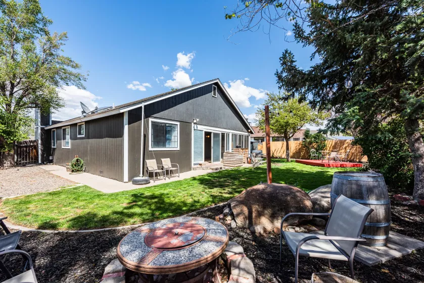 1357 Victoria, Gardnerville, Nevada 89460, 3 Bedrooms Bedrooms, ,2 BathroomsBathrooms,Residential,Residential,Victoria,250006256