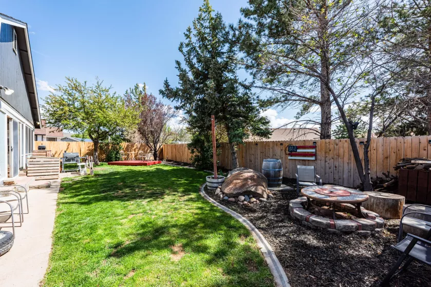 1357 Victoria, Gardnerville, Nevada 89460, 3 Bedrooms Bedrooms, ,2 BathroomsBathrooms,Residential,Residential,Victoria,250006256