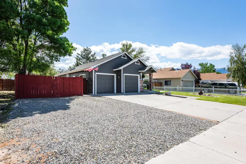 1357 Victoria, Gardnerville, Nevada 89460, 3 Bedrooms Bedrooms, ,2 BathroomsBathrooms,Residential,Residential,Victoria,250006256