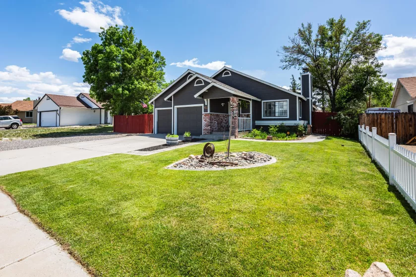 1357 Victoria, Gardnerville, Nevada 89460, 3 Bedrooms Bedrooms, ,2 BathroomsBathrooms,Residential,Residential,Victoria,250006256