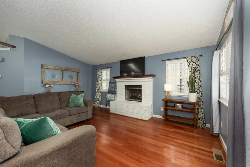 1357 Victoria, Gardnerville, Nevada 89460, 3 Bedrooms Bedrooms, ,2 BathroomsBathrooms,Residential,Residential,Victoria,250006256