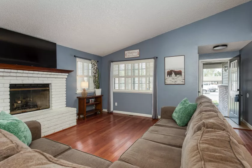 1357 Victoria, Gardnerville, Nevada 89460, 3 Bedrooms Bedrooms, ,2 BathroomsBathrooms,Residential,Residential,Victoria,250006256