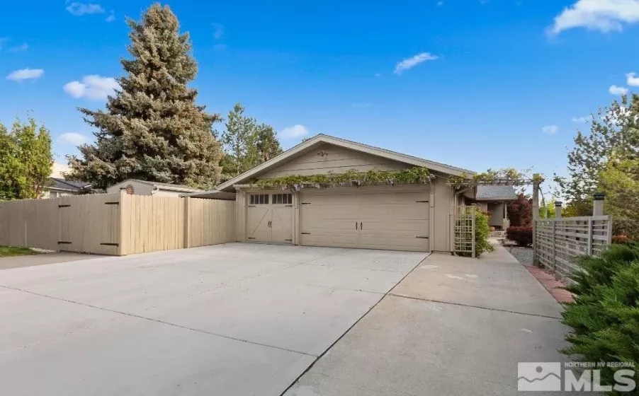 2990 Tamarisk, Reno, Nevada 89502, 3 Bedrooms Bedrooms, ,3 BathroomsBathrooms,Residential,Residential,Tamarisk,250006278