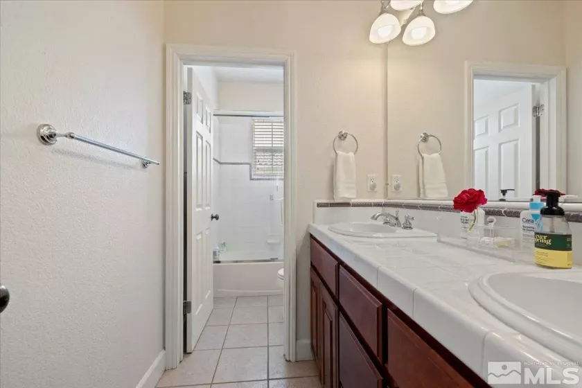 2983 Roundrock, Reno, Nevada 89511, 5 Bedrooms Bedrooms, ,5 BathroomsBathrooms,Residential,Residential,Roundrock,250006276