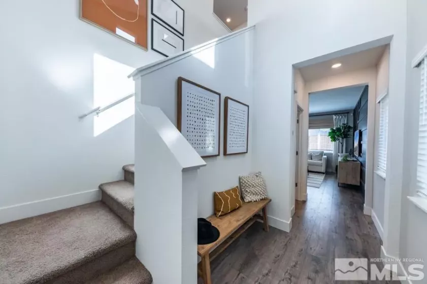 Entry/Foyer