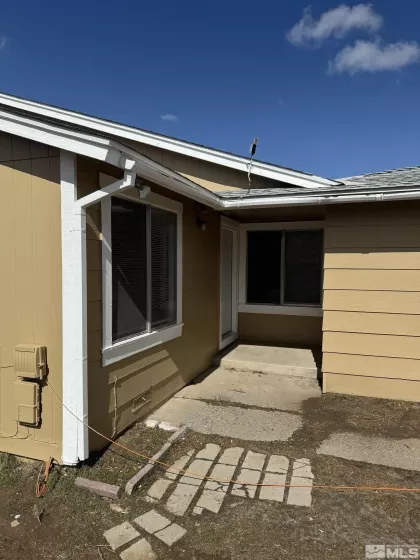 6760 Honeysuckle, Reno, Nevada 89506, 3 Bedrooms Bedrooms, ,2 BathroomsBathrooms,Residential,Residential,Honeysuckle,250004572