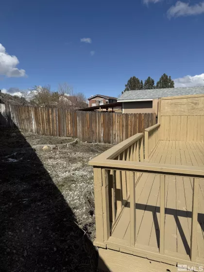 6760 Honeysuckle, Reno, Nevada 89506, 3 Bedrooms Bedrooms, ,2 BathroomsBathrooms,Residential,Residential,Honeysuckle,250004572