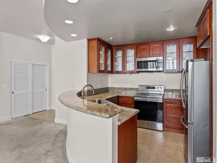 450 Arlington 1404, Reno, Nevada 89503, 2 Bedrooms Bedrooms, ,2 BathroomsBathrooms,Residential,Residential,Arlington 1404,250006341