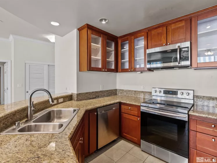 450 Arlington 1404, Reno, Nevada 89503, 2 Bedrooms Bedrooms, ,2 BathroomsBathrooms,Residential,Residential,Arlington 1404,250006341