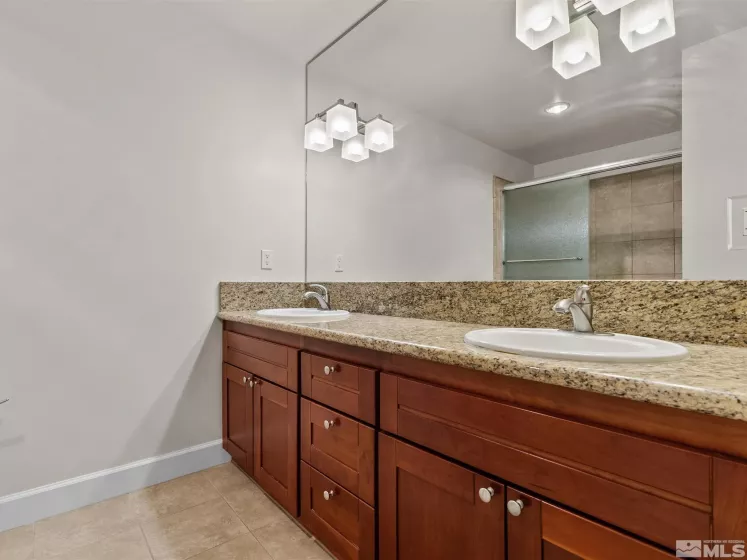 450 Arlington 1404, Reno, Nevada 89503, 2 Bedrooms Bedrooms, ,2 BathroomsBathrooms,Residential,Residential,Arlington 1404,250006341