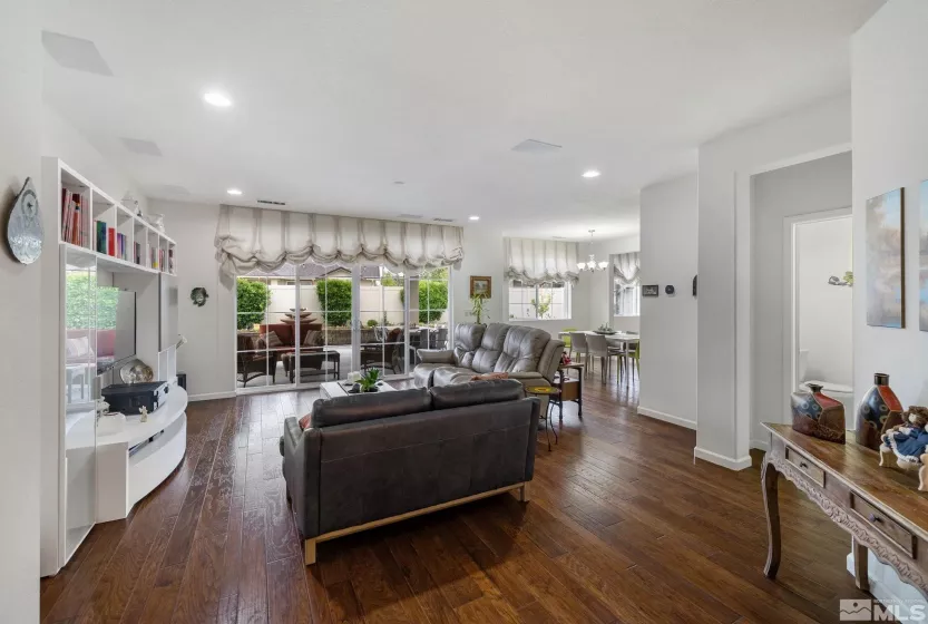 9625 Jessica, Reno, Nevada 89521, 3 Bedrooms Bedrooms, ,4 BathroomsBathrooms,Residential,Residential,Jessica,250006358
