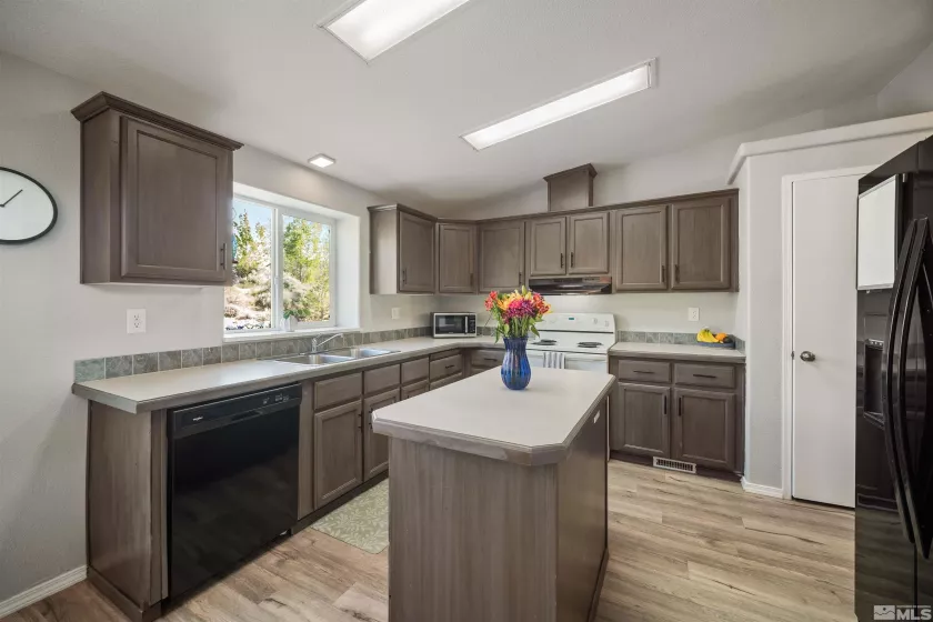 13705 Red Rock, Reno, Nevada 89508, 3 Bedrooms Bedrooms, ,2 BathroomsBathrooms,Residential,Residential,Red Rock,250006375